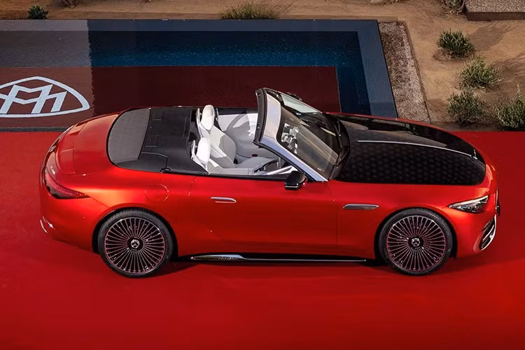 Thương hiệu xe sang của Đức cung cấp cho chiếc roadster hai " ý tưởng thiết kế được tuyển chọn đặc biệt". Ý tưởng đầu tiên là White Ambience, kết hợp giữa màu Đen Obsidian Metallic và màu Trắng Moonlight White Magno của Manufaktur.