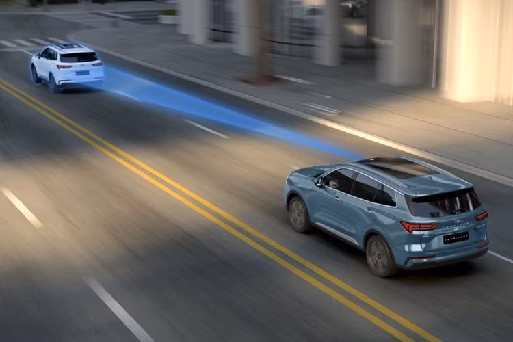 Ford Territory 2025 cũng được trang bị những tính năng an toàn ADAS hiện đại như Kiểm soát hành trình thích ứng, Cảnh báo va chạm và Hỗ trợ phanh khẩn cấp, Cảnh báo điểm mù và Cảnh báo xe cắt ngang,...