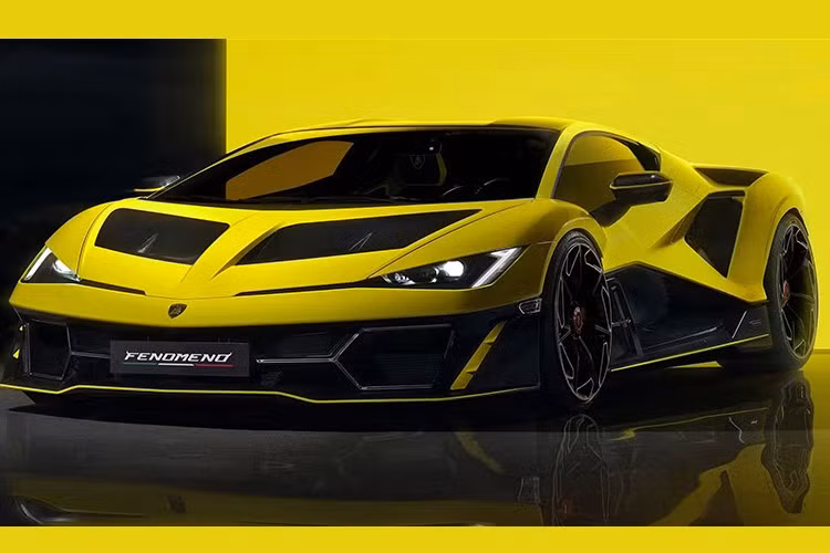Phát triển dựa trên nền tảng Revuelto dùng động cơ V12 hybrid, Fenomeno sở hữu diện mạo táo bạo và khác biệt rõ rệt. Phần đầu xe trang bị đèn pha góc cạnh, nắp capo có hai khe thoát gió lớn và cản trước thiết kế riêng kèm sọc màu chạy dọc cánh chia gió.