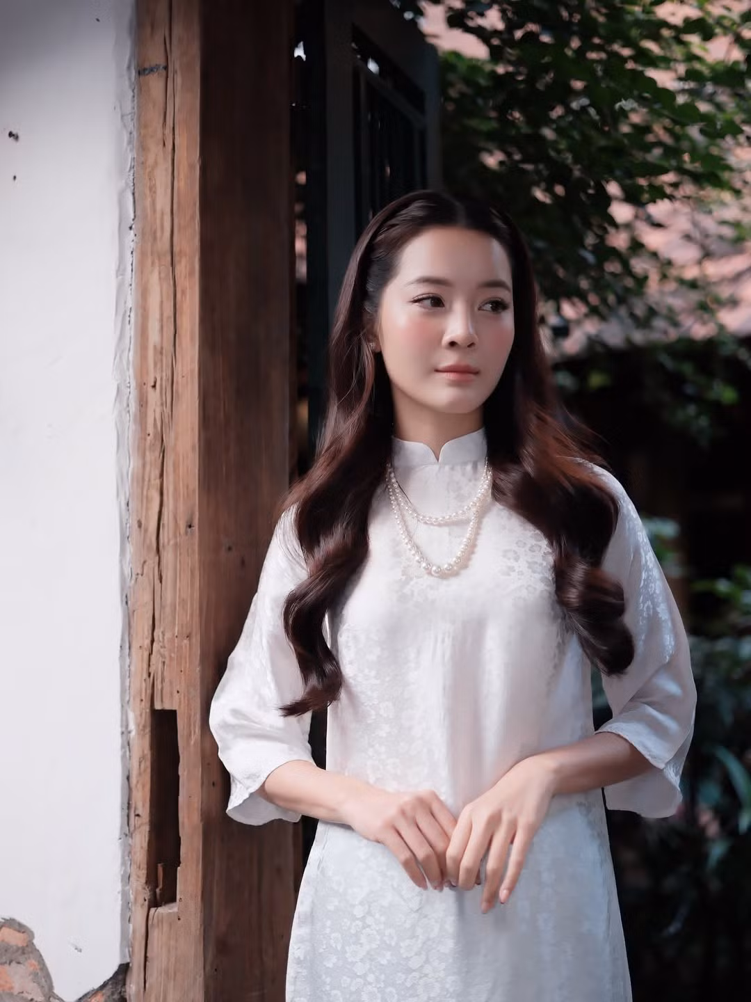 Không ít khán giả nhận xét, sau khi lập gia đình và sinh con, nhan sắc của Karen Nguyễn ngày càng “chín” và mặn mà hơn.