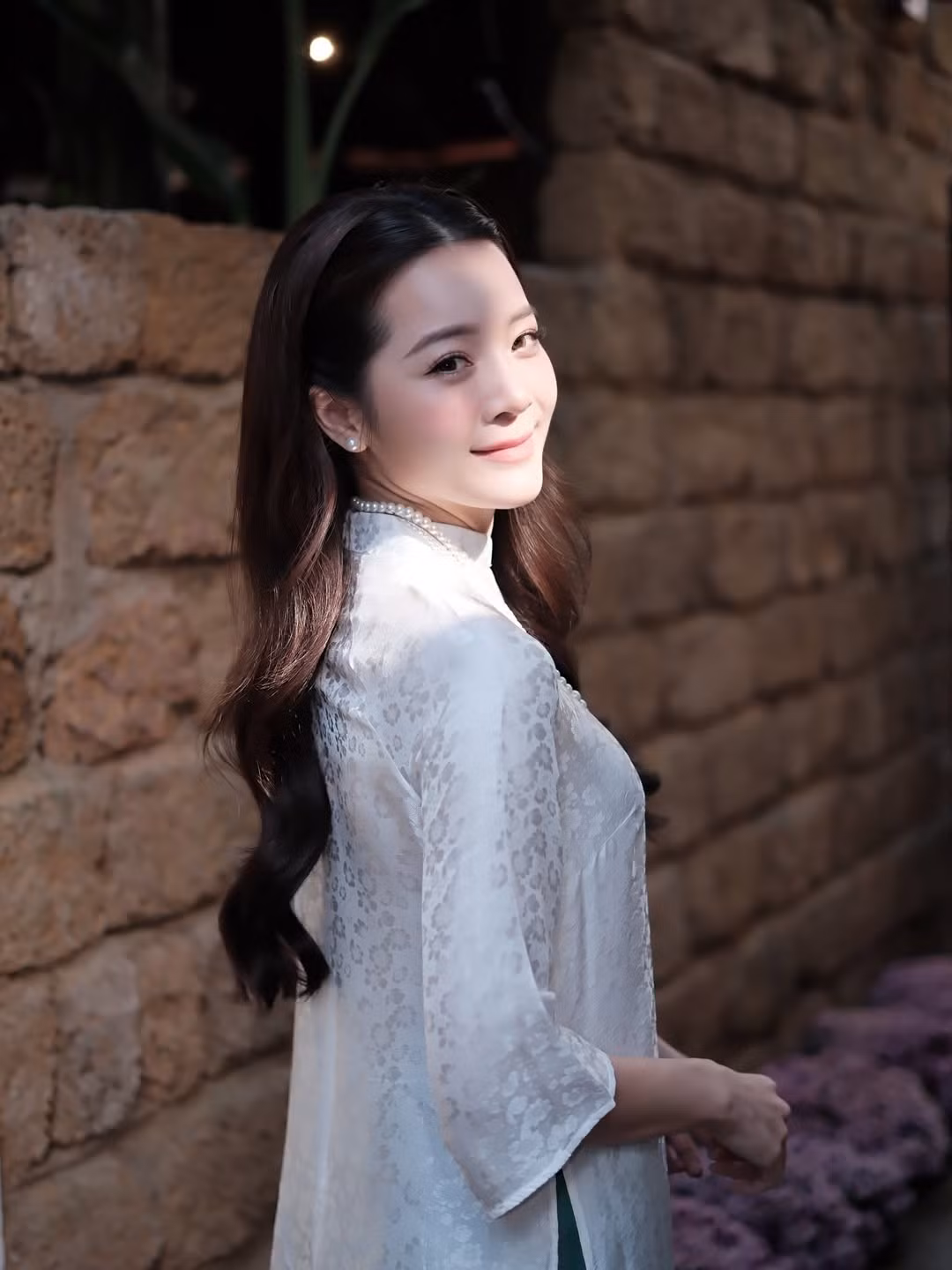 Bên cạnh các MV ca nhạc, Karen Nguyễn còn tham gia một số dự án điện ảnh như Người cần quên phải nhớ hay Sắc đẹp dối trá, từng bước khẳng định sự nghiêm túc với con đường diễn xuất. Sau thời gian tạm ngưng hoạt động để chăm sóc gia đình, giai đoạn 2025 – 2026 đánh dấu sự trở lại mạnh mẽ của cô với vai nữ chính đầu tay trong phim kinh dị Dưới đáy hồ.