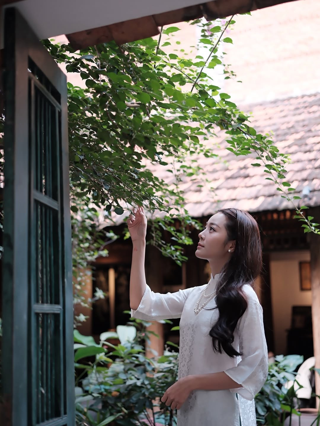 View - Karen Nguyễn diện áo dài đẹp miễn chê, khoe nhan sắc ngày càng mặn mà | Báo Tri thức và Cuộc sống - TIN TỨC PHỔ BIẾN KIẾN THỨC 24H