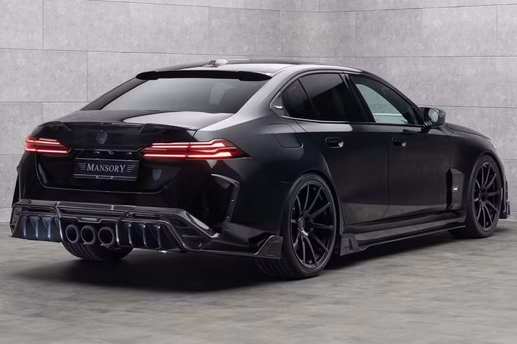 Mansory chưa tiết lộ giá cho bản độ đặc biệt này, nhưng chắc chắn giá xe sẽ không hề rẻ. Hãng cũng thông báo rằng sẽ còn nhiều nâng cấp khác cho dòng BMW M5 trong tương lai.