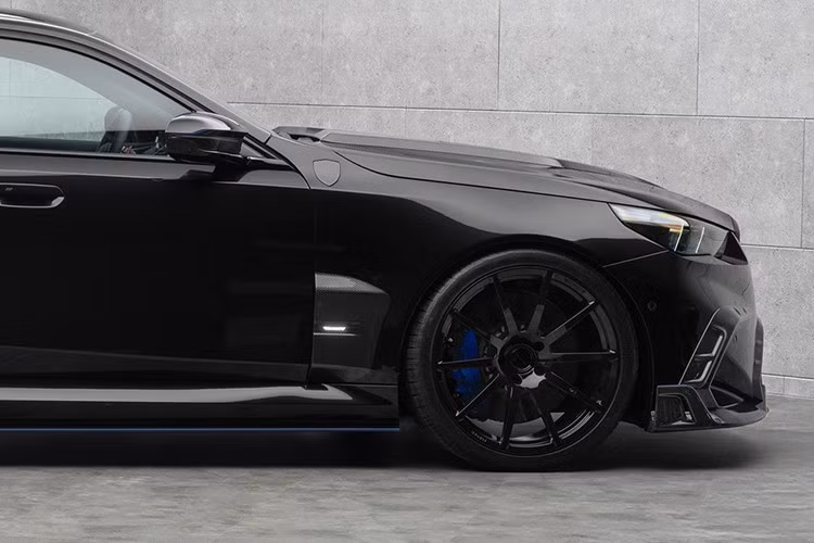 Dù thiết kế này nhận được nhiều ý kiến trái chiều, nó vẫn được đánh giá là một sản phẩm “hợp lý” hơn so với kiểu ống xả tùy chọn M Performance của BMW dành cho các mẫu M3 và M4.