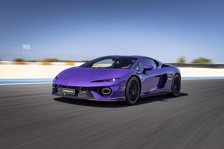 S&amp;S Group, Nhà phân phối chính thức thương hiệu Lamborghini tại Việt Nam đã chính thức công bố mức giá cạnh tranh và mở cổng đặt hàng cho mẫu siêu xe thể thao hybrid mới nhất của hãng là Lamborghini Temerario.