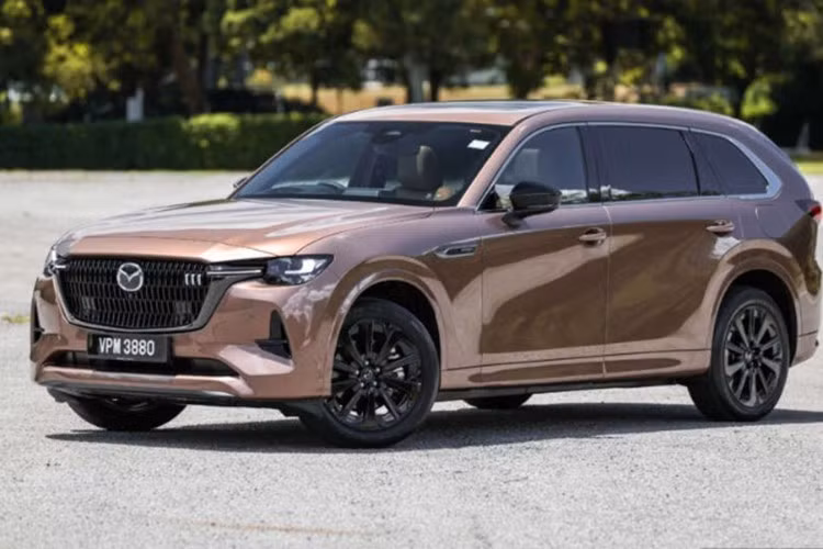 Mazda Malaysia đã chính thức trình làng vfa mở bán mẫu xe SUV ba hàng ghế Mazda CX-80 2026 mới. Tại thị trường Malaysia, mẫu xe này chỉ được phân phối với 1 phiên bản duy nhất CX-80 2.5L PHEV AWD High Plus.
