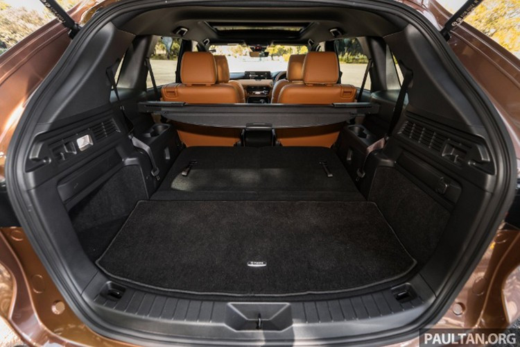 Nguồn điện đến từ pin lithium-ion 17,8 kWh, cho phạm vi chạy thuần điện 65 km theo chuẩn NEDC. Hệ thống có thể sạc ở công suất 7,2 kW AC, hoàn tất sạc đầy trong 2 giờ 30 phút.