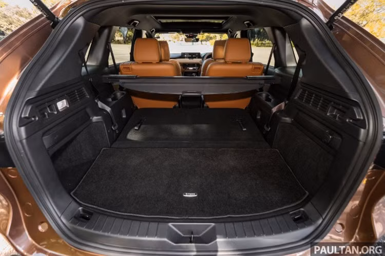 Nguồn điện đến từ pin lithium-ion 17,8 kWh, cho phạm vi chạy thuần điện 65 km theo chuẩn NEDC. Hệ thống có thể sạc ở công suất 7,2 kW AC, hoàn tất sạc đầy trong 2 giờ 30 phút.