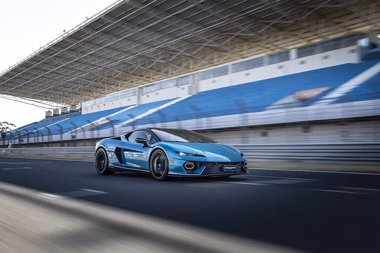 Bên cạnh mức giá cạnh tranh, khách hàng sở hữu siêu xe Lamborghini Temerario hybrid mới còn có cơ hội khẳng định dấu ấn cá nhân thông qua chương trình Ad Personam với hơn 400 tùy chọn sắc màu đa dạng.