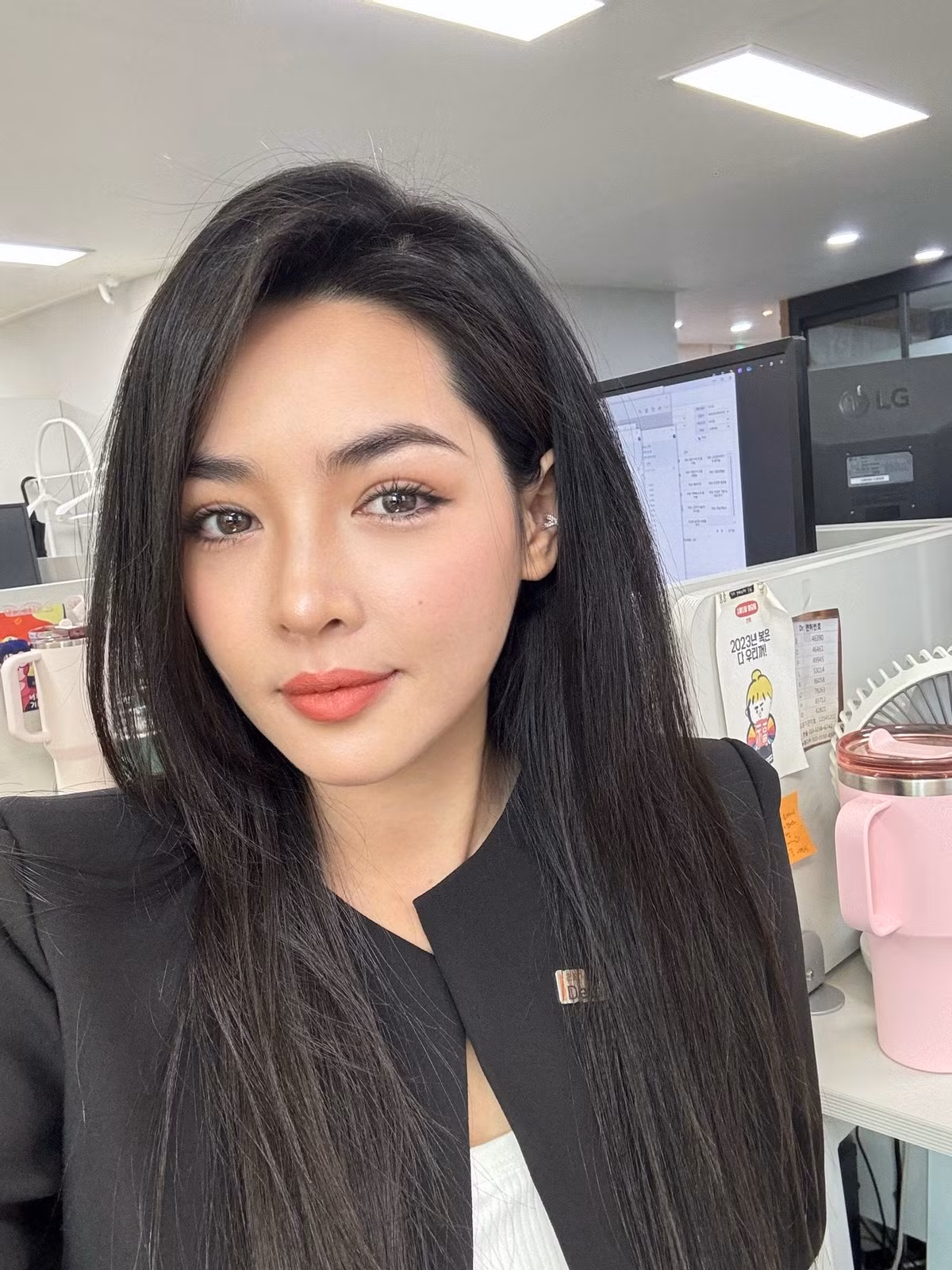 Đây thực sự là một bước “lột xác” với Thanh Quỳnh. Trải qua một hành trình đau đớn và cần sự kiên nhẫn, kết quả cô đã có một diện mạo hoàn toàn mới với gương mặt cân đối, đường nét hài hoà, thần thái tươi tắn, xinh đẹp.