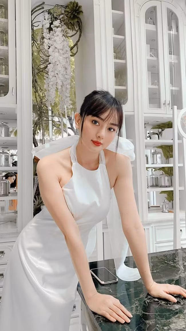 Trước đây Angela Chu cũng từng nghĩ đến chuyện sẽ dành thời gian mang thai, sinh con… nhưng bây giờ không nghĩ đến nữa, và thậm chí, không có con luôn cũng được.