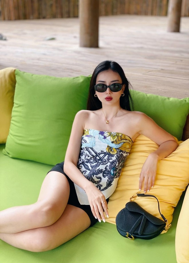 Điều này khiến không ít người thắc mắc, cuộc sống hiện tại của Angela Chu thế nào, đang ở đâu và lý do gì khiến cô phải “ở ẩn”.