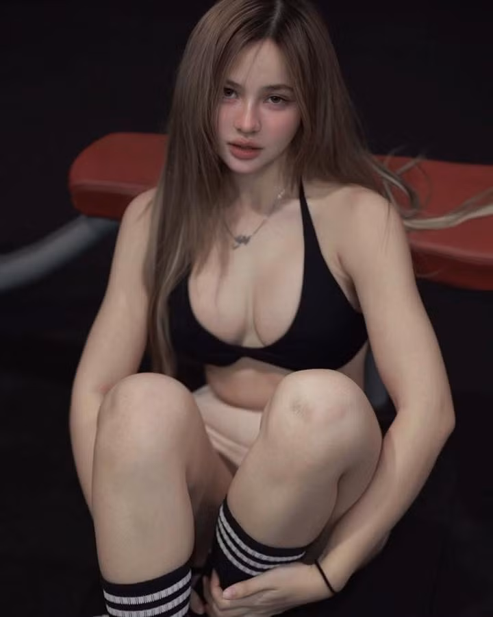 Cũng nhờ vậy mà thương hiệu thời trang của "nữ tổng tài" này cũng trở nên khá phổ biến trong giới trẻ tại Thái Lan, đặc biệt là với những cô nàng đam mê tập gym thì còn nổi tiếng hơn nữa.