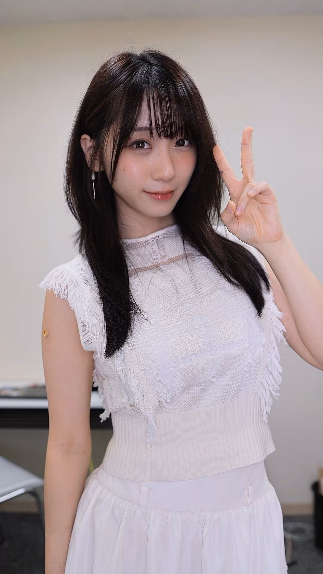 Với cách phản ứng hài hước và tự trào, Iori phần nào khiến người hâm mộ bớt lo lắng, đồng thời cho thấy cô vẫn giữ được tinh thần lạc quan giữa cơn khủng hoảng.