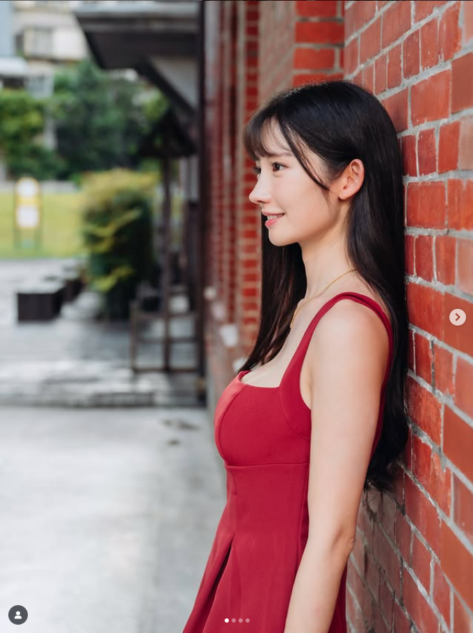 Không ngừng làm mới mình, giờ đây, người hâm mộ sẽ phải "dụi mắt" vì sự lột xác ngoạn mục trong cả diện mạo lẫn phong cách của Nahyun Kim.