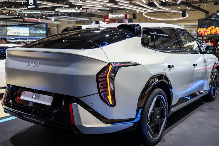 View - Kia EV4 "chào hàng" Đông Nam Á - sedan điện chạy 630 km/sạc | Báo Tri thức và Cuộc sống - TIN TỨC PHỔ BIẾN KIẾN THỨC 24H