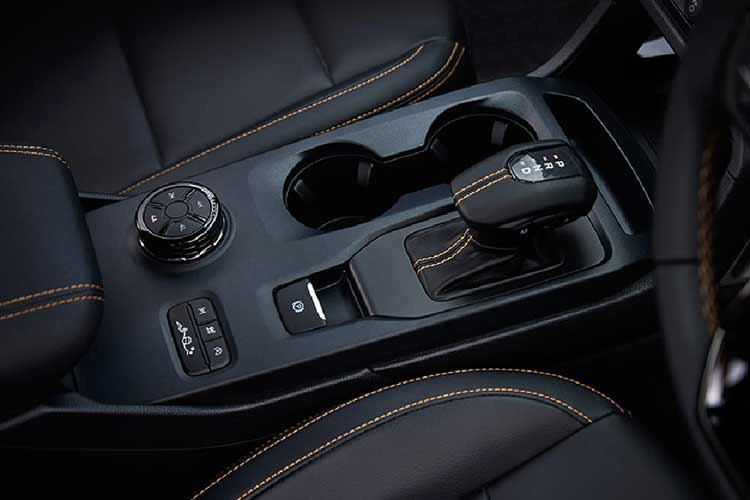 Trang bị an toàn của xe gồm có 7 túi khí, camera 360 độ, cảm biến đỗ xe phía trước/sau, hệ thống kiểm soát hành trình thích ứng, phanh tay điện tử, đèn pha tự động, phanh tự động khẩn cấp có nhận diện người đi bộ, cảnh báo va chạm phía trước kèm hỗ trợ phanh, giữ làn đường, cảnh báo lệch làn, cảnh báo điểm mù, cảnh báo phương tiện cắt ngang khi lùi kèm phanh, hỗ trợ phanh khi lùi và hỗ trợ đánh lái tránh va chạm.