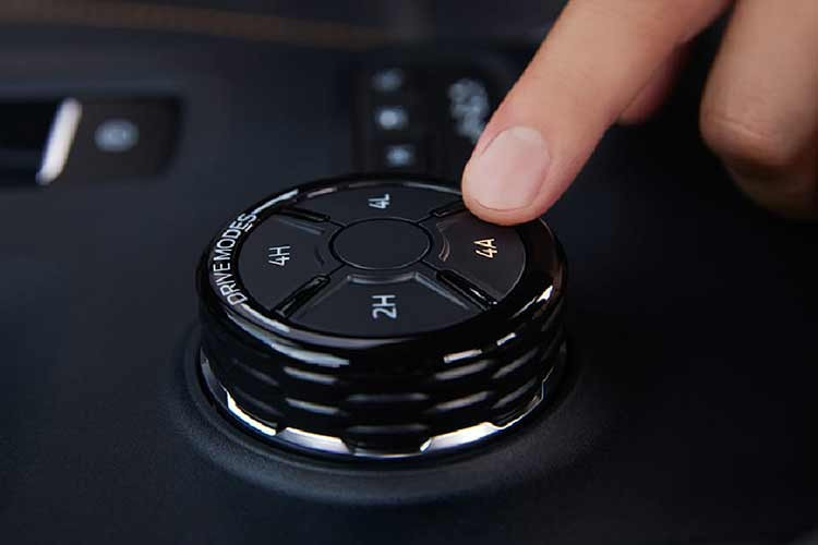 Đặc biệt, Ford Ranger Wildtrak X còn được nâng cấp hệ thống treo với giảm xóc Bilstein Position-Sensitive Dampers mới. Giảm xóc này có công nghệ End Stop Control Valve (ESCV) giúp tăng khả năng kiểm soát và sự cân bằng khi chạy off-road. Sự kết hợp giữa vành cỡ lớn hơn và hệ thống treo nâng cấp khiến chiều cao gầm của Ford Ranger Wildtrak X tăng thêm 30 mm. So với Ford Ranger Wildtrak thông thường, phiên bản này có gầm cao hơn 26 mm.