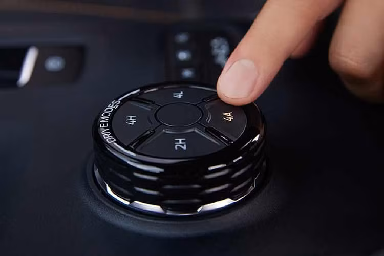 Đặc biệt, Ford Ranger Wildtrak X còn được nâng cấp hệ thống treo với giảm xóc Bilstein Position-Sensitive Dampers mới. Giảm xóc này có công nghệ End Stop Control Valve (ESCV) giúp tăng khả năng kiểm soát và sự cân bằng khi chạy off-road. Sự kết hợp giữa vành cỡ lớn hơn và hệ thống treo nâng cấp khiến chiều cao gầm của Ford Ranger Wildtrak X tăng thêm 30 mm. So với Ford Ranger Wildtrak thông thường, phiên bản này có gầm cao hơn 26 mm.