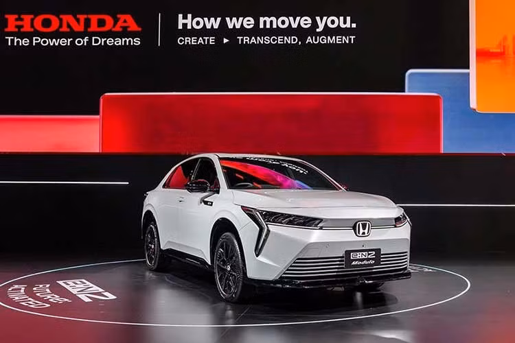 Hãng xe Nhật Bản vừa chính thức giới thiệu mẫu SUV thuần điện Honda e:N2 2026 hoàn toàn mới tại thị trường Thái Lan, đánh dấu bước đi mới của hãng trong chiến lược mở rộng danh mục xe điện tại Đông Nam Á.