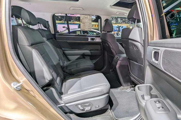 Xe tiếp tục sử dụng hệ truyền động hybrid với động cơ xăng 1.6L tăng áp kết hợp mô-tơ điện, cho tổng công suất 232 mã lực và mô-men xoắn 367 Nm. Hệ truyền động này đi kèm hộp số tự động 6 cấp, với tùy chọn dẫn động cầu trước hoặc dẫn động 4 bánh toàn thời gian tùy phiên bản.