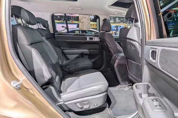 Xe tiếp tục sử dụng hệ truyền động hybrid với động cơ xăng 1.6L tăng áp kết hợp mô-tơ điện, cho tổng công suất 232 mã lực và mô-men xoắn 367 Nm. Hệ truyền động này đi kèm hộp số tự động 6 cấp, với tùy chọn dẫn động cầu trước hoặc dẫn động 4 bánh toàn thời gian tùy phiên bản.