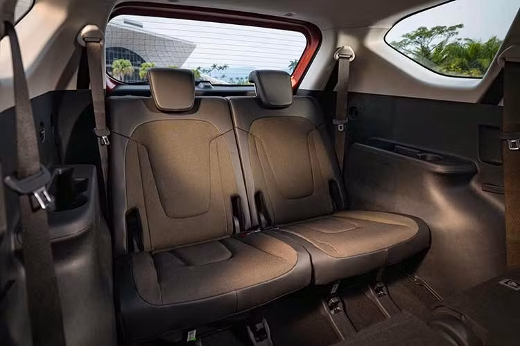 Hyundai Stargazer mới tiếp tục sử dụng động cơ xăng Smartstream G1.5L, cho công suất tối đa 115 mã lực và mô-men xoắn 144 Nm tại tua máy 4.500 vòng/phút như trước. Động cơ kết hợp cùng hộp số biến thiên thông minh iVT với chế độ giả lập 8 cấp. Ngoài ra, xe còn có 4 chế độ lái, bao gồm Normal, Eco, Sport và Smart.