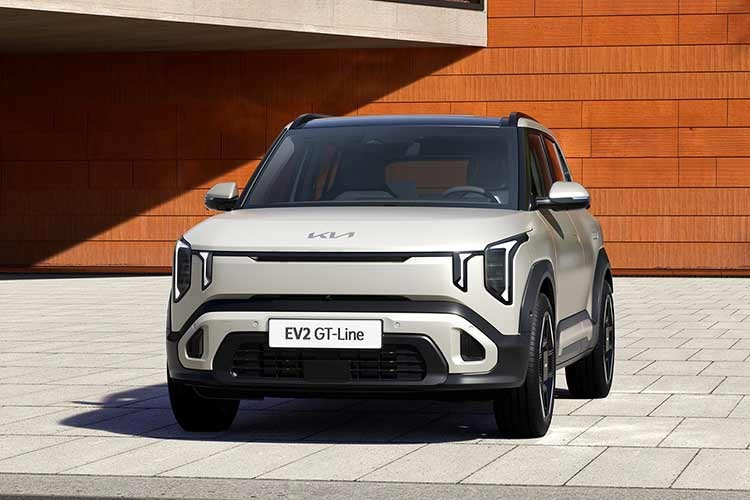 Được sản xuất tại nhà máy ở Slovakia cho thị trường châu Âu, EV2 hứa hẹn sẽ là một “cú hit” tiếp theo của Kia. Nếu giá bán hợp lý, đây có thể là một trong những màn ra mắt ôtô điện quan trọng nhất trong vài năm tới, bởi xe nhỏ, hợp lý và thực sự dễ mua rất đúng với xu hướng vào thời điểm hiện tại.