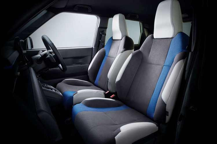 Nội thất của xe khá đơn giản và được bê nguyên từ Honda N-One e: sang, trừ ghế trước có đệm hông lớn hơn và được bọc một phần bằng da. Trang bị tiêu chuẩn gồm màn hình thông tin giải trí Display Audio dạng cảm ứng 9 inch và hệ thống âm thanh Bose 8 loa lần đầu xuất hiện trên một mẫu xe Honda cỡ nhỏ.