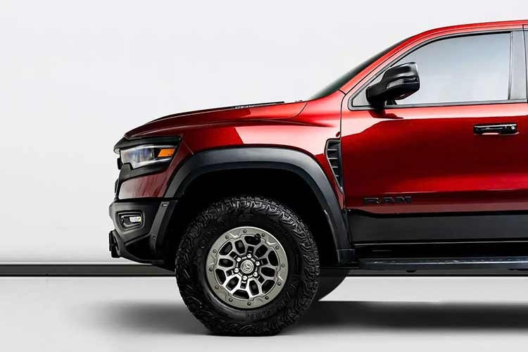 Khi còn được bán trên thị trường, chiếc Ram 1500 TRX Final Edition có giá khởi điểm là 117.625 đô la (khoảng hơn 3 tỷ đồng). Giá này chưa bao gồm phí vận chuyển 1.995 đô la và các khoản phí thông thường của đại lý.