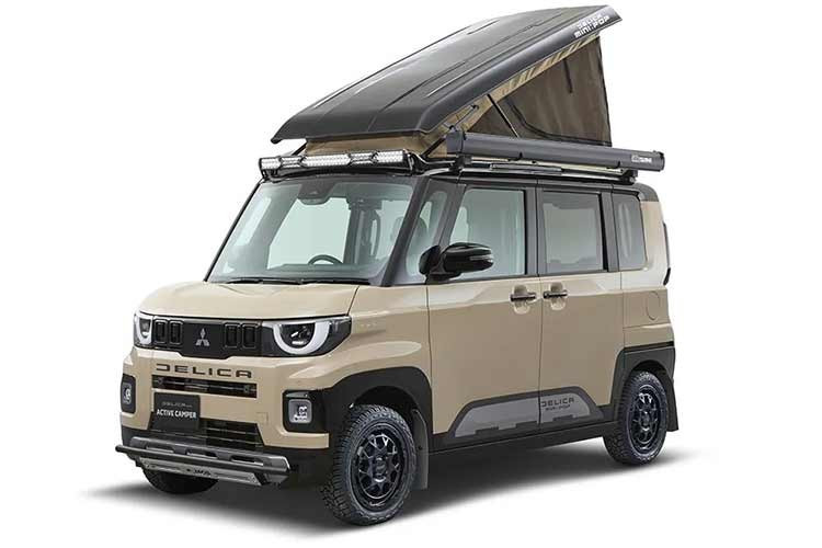 Xe cắm trại mini Delica Activa ﻿Mặc dù có cùng tên gọi ý tưởng với mẫu D:5 ở trên, chiếc Mini này lại có những điểm khác biệt đáng kể. Ngoài màu sơn be, nó còn có thêm mái che bật lên, thanh chắn gầm phía trước và chắn bùn. Chiếc Mini này có chiều cao gầm cao hơn 25 mm so với các mẫu xe kei car thông thường nhờ bộ nâng gầm.