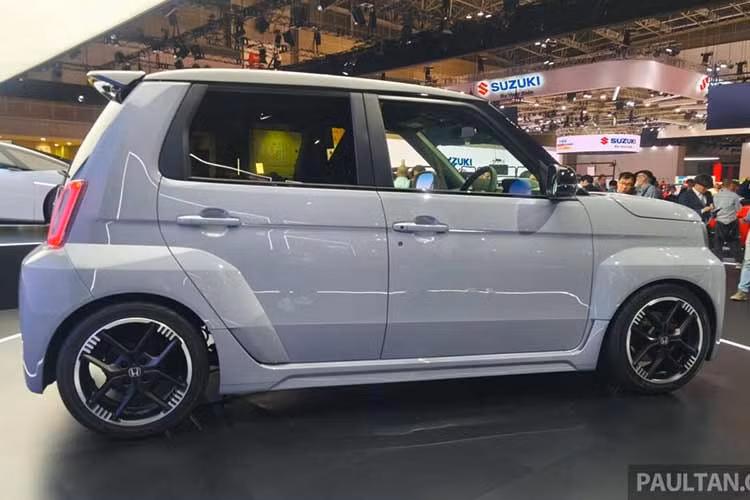 Cùng với màn ra mắt tại quốc đảo Sư tử, một số thông tin mới của mẫu xe mini điện Honda Super-One cũng đã được công bố. Theo đó, xe sở hữu công suất tối đa 95 mã lực và mô-men xoắn cực đại 162 Nm. Hiện phạm vi di chuyển của mẫu xe điện này vẫn chưa được công bố.