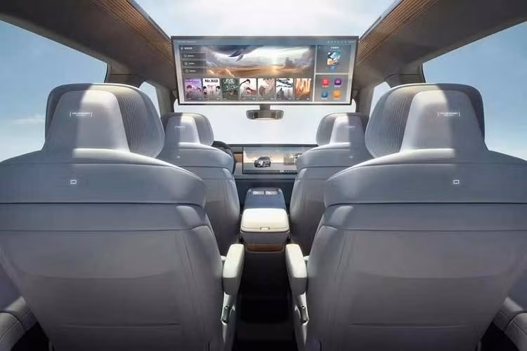 Trọng lượng không tải của bản tiêu chuẩn là 2.600 kg. Bản thứ hai vẫn dùng mô-tơ điện trên sau như trên nhưng pin lớn hơn, đạt dung lượng 65,2 kWh. Pin NMC này giúp tăng phạm vi chạy điện lên 340 km. Trọng lượng cũng tăng nhẹ lên 2.620 kg.