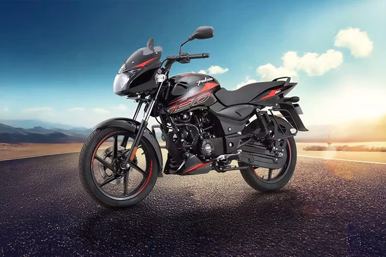 Bajaj Pulsar 150 là mẫu xe đường phố được ưa chuộng tại thị trường Ấn Độ, xe nổi bật với sự gọn nhẹ và sức mạnh vừa đủ cho nhu cầu di chuyển linh hoạt hàng ngày. Ở phiên bản mới được trình làng, Bajaj chủ yếu đưa tới những thay đổi về thiết kế trong khi các trang bị chức năng khác vẫn được giữ nguyên.