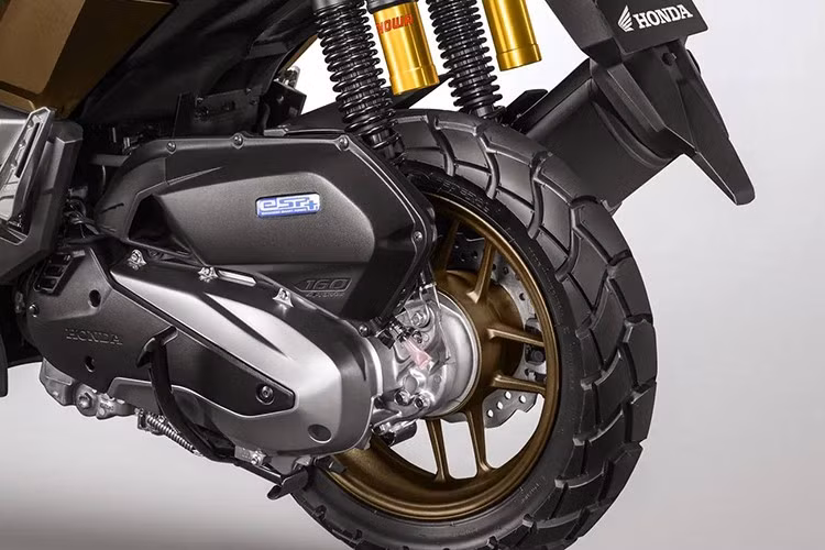 ADV160 RoadSync 2026 vẫn sử dụng động cơ eSP+ dung tích 156,9 cc, xi-lanh đơn, 4 van, làm mát bằng dung dịch, mang lại sức mạnh ấn tượng cho việc di chuyển trong đô thị cũng như những chuyến đi đường dài.