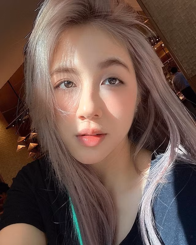 Sự trở lại với một vóc dáng thon gọn và thần thái rạng rỡ sau khi sinh con của Trân Mèo đã truyền cảm hứng cho nhiều người, đặc biệt là các chị em phụ nữ. Phần nào cho thấy, dù bận rộn với công việc gia đình và chăm sóc con cái, gái xinh vẫn có thể duy trì vẻ đẹp, vóc dáng và sự tự tin của mình.