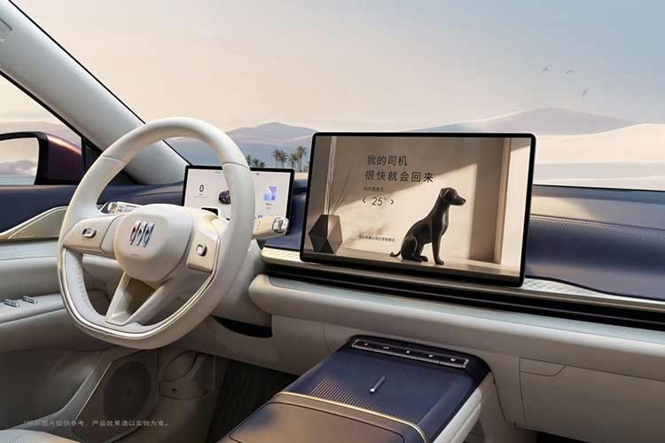 Mẫu xe thứ hai chưa được đặt tên, nhưng Buick cho biết đó sẽ là một chiếc SUV ra mắt vào quý đầu tiên năm 2026. Nhờ một hồ sơ pháp lý, giờ đây chúng ta biết rằng mẫu xe này sẽ được đặt tên là Electra E7 và sẽ là mẫu xe plug-in hybrid đầu tiên được bán dưới thương hiệu phụ Electra.