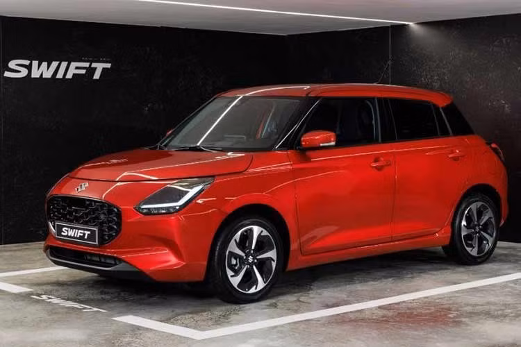 9. Suzuki Swift: 59 xe ﻿Ngoài Jimny, còn có một mẫu xe Suzuki khác lọt vào top 10 ô tô bán kém nhất Việt Nam tháng 12/2025, đó là Swift. Doanh số của mẫu xe này đạt 59 chiếc, tăng trưởng 51,2%. Suzuki Swift là một trong những đại diện hiếm hoi còn sót lại của phân khúc xe hatchback hạng B ở Việt Nam. Phân khúc này vốn không còn được yêu thích tại Việt Nam nên Swift bán kém cũng không bất ngờ.