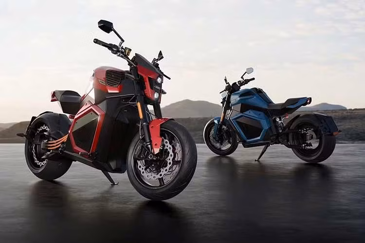 Verge công bố mô-men xoắn tối đa 1.000 Nm và khả năng tăng tốc từ 0-100 km/h chỉ sau 3,5 giây. Các thông số công suất cụ thể cho từng phiên bản pin thể rắn không được tiết lộ, nhưng hãng nhấn mạnh động cơ mới nhẹ hơn 50% so với phiên bản trước mà vẫn duy trì hiệu suất tương đương.