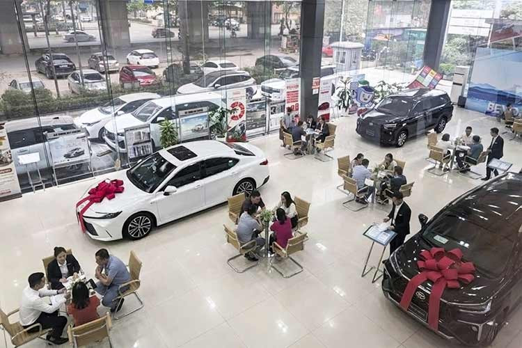 Ngoài ra, VAMA cũng cho biết trong tháng cuối cùng của năm 2025, người Việt đã mua 23.826 xe lắp ráp trong nước, tăng 30% so với tháng trước. Con số tương ứng của xe nhập khẩu nguyên chiếc là 23.241 xe, tăng 11%.