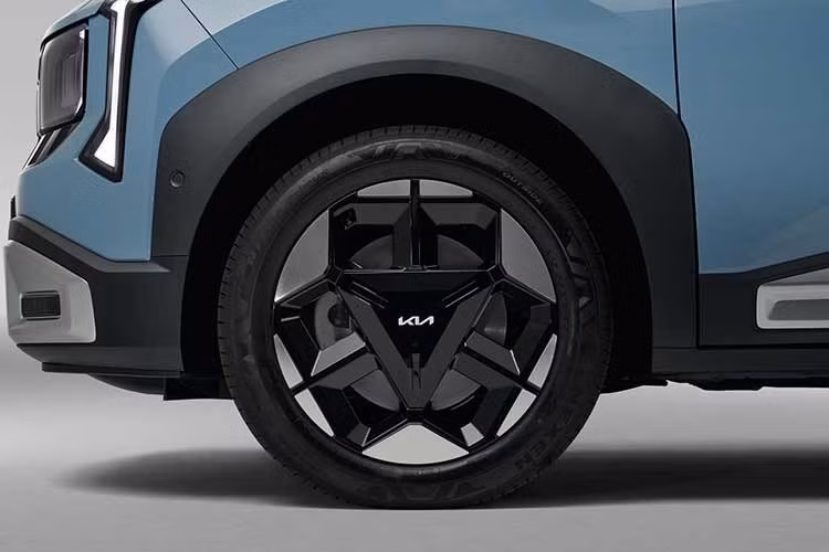 Phiên bản tiêu chuẩn sử dụng hệ truyền động hybrid 1.6L GDI kết hợp mô-tơ điện, cho tổng công suất 154 mã lực và dẫn động cầu trước. Cấu hình này hướng đến nhu cầu di chuyển đô thị, với khả năng vận hành mượt mà và tối ưu mức tiêu hao nhiên liệu.