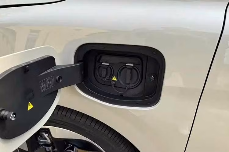 MG4 2026 được trang bị hệ thống lái thông minh cấp độ L2+ của Horizon Robotics, cung cấp chức năng lái tự động theo lộ trình định sẵn (NOA) trên cao tốc, bao gồm tự động vượt xe, giữ làn và chuyển làn bằng tín hiệu đèn. Các tính năng hỗ trợ đỗ xe mới gồm đỗ xe tự động, chế độ đỗ xe tùy chỉnh, điều chỉnh tốc độ đỗ, đỗ xe ở đường cụt, phát hiện chỗ đỗ ở tốc độ thấp và hiển thị đỗ xe qua điện thoại, cũng được trang bị cho xe.