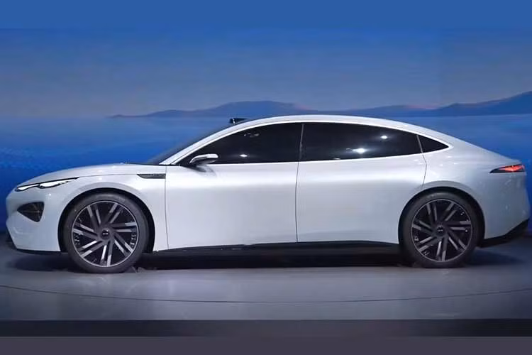 Nằm trong dòng xe Ocean của BYD, mẫu xe này có 2 tùy chọn động cơ, bao gồm hybrid sạc điện tiết kiệm xăng (PHEV) và thuần điện (EV). Trong đó, bản hybrid sạc điện có tên DM-p PHEV và dùng động cơ xăng 4 xi-lanh, tăng áp, dung tích 1.5L, tạo ra công suất tối đa 115 kW (154 mã lực). Động cơ kết hợp với mô-tơ điện mạnh 200 kW (268 mã lực). Xe sử dụng pin LFP có dung lượng 45,36 kWh, cho phạm vi chạy thuần điện theo tiêu chuẩn WLTC là 270 km hoặc 300 km.