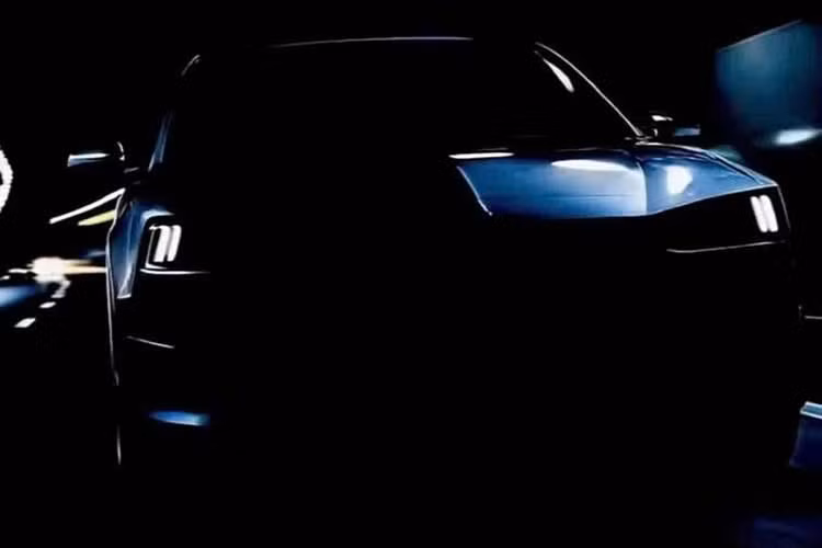 Tuy nhiên, các nguồn tin từ Nhật Bản cho biết xe có thể sử dụng phiên bản nâng cấp của nền tảng dẫn động cầu sau hiện tại của Nissan Skyline V37. Gần như chắc chắn là xe sẽ dùng hệ truyền động điện hóa. Hệ truyền động hybrid được kỳ vọng sẽ giúp xe đáp ứng các tiêu chuẩn khí thải ngày càng nghiêm ngặt. Tuy nhiên, điểm đáng chú ý hơn là khả năng quay trở lại của động cơ V6, tăng áp kép, dung tích 3.0L của Nissan.