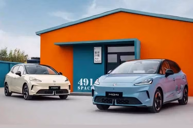 Khi MG4 thế hệ mới ra mắt vào tháng 9 năm ngoái, mẫu xe này đã nhận được 26.000 đơn đặt hàng trong vòng 15 ngày. Kể từ đó, doanh số của xe thường duy trì ở mức trên 10.000 xe mỗi tháng tại Trung Quốc, ngoại trừ tháng 2 năm nay do ảnh hưởng của kỳ nghỉ Tết Nguyên đán. Hiện mức giá xe MG4 2026 chưa được công bố.