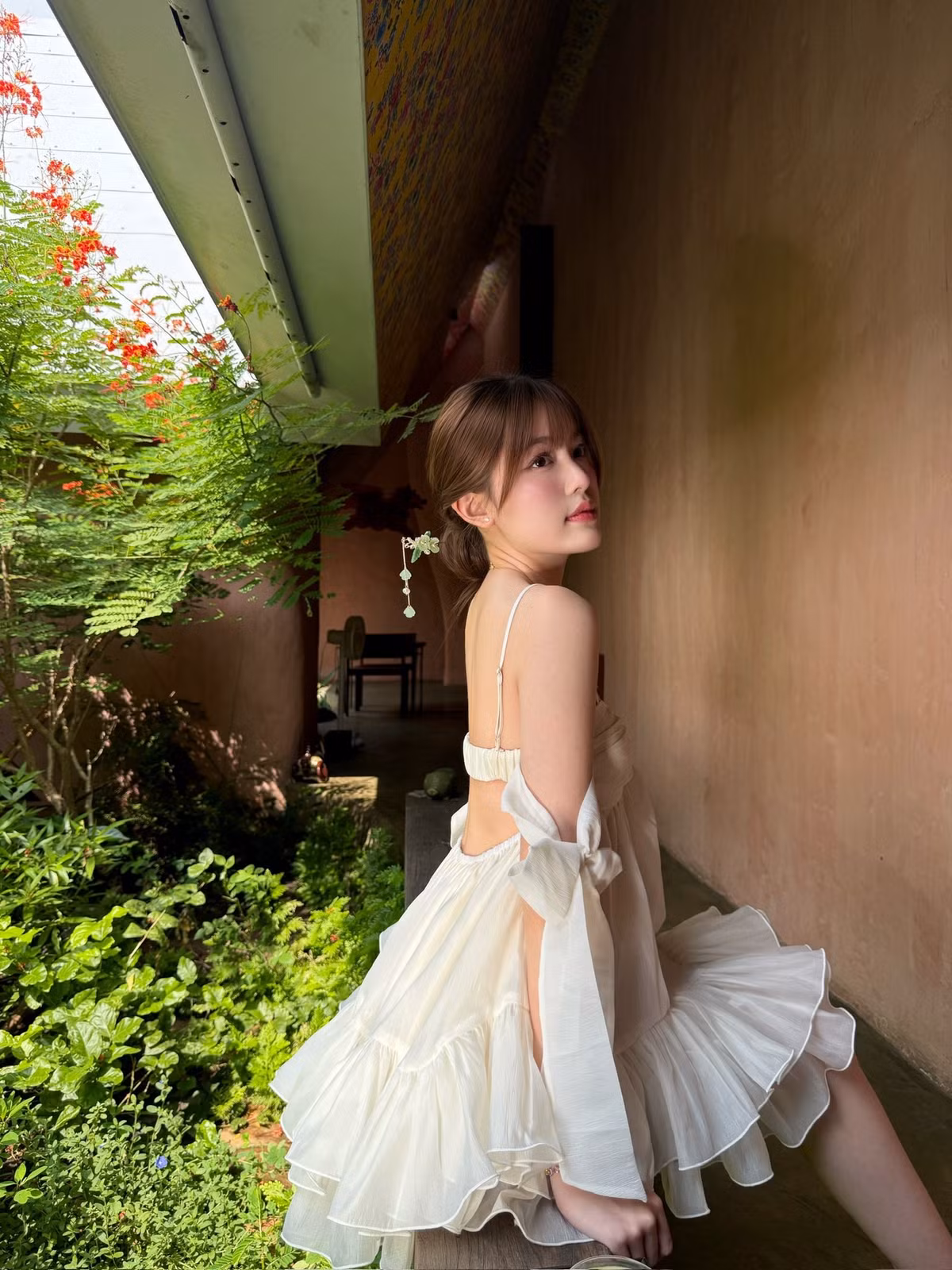 Điều khiến cô nàng nổi bật chính là khí chất thanh lịch, nhẹ nhàng, đậm chất tiểu thư đài các – một hình tượng mà nhiều cô gái Gen Z mơ ước.