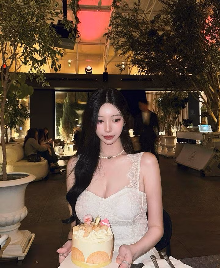 Tuy nhiên, cùng với sự nổi tiếng và những bức ảnh "gây bão" càn quét các nền tảng, Cioletveil đã vướng vào một rắc rối không hề nhỏ: Hình ảnh của cô bị sử dụng trái phép và mạo danh trên hàng loạt ứng dụng hẹn hò tại Hàn Quốc và một số quốc gia khác.