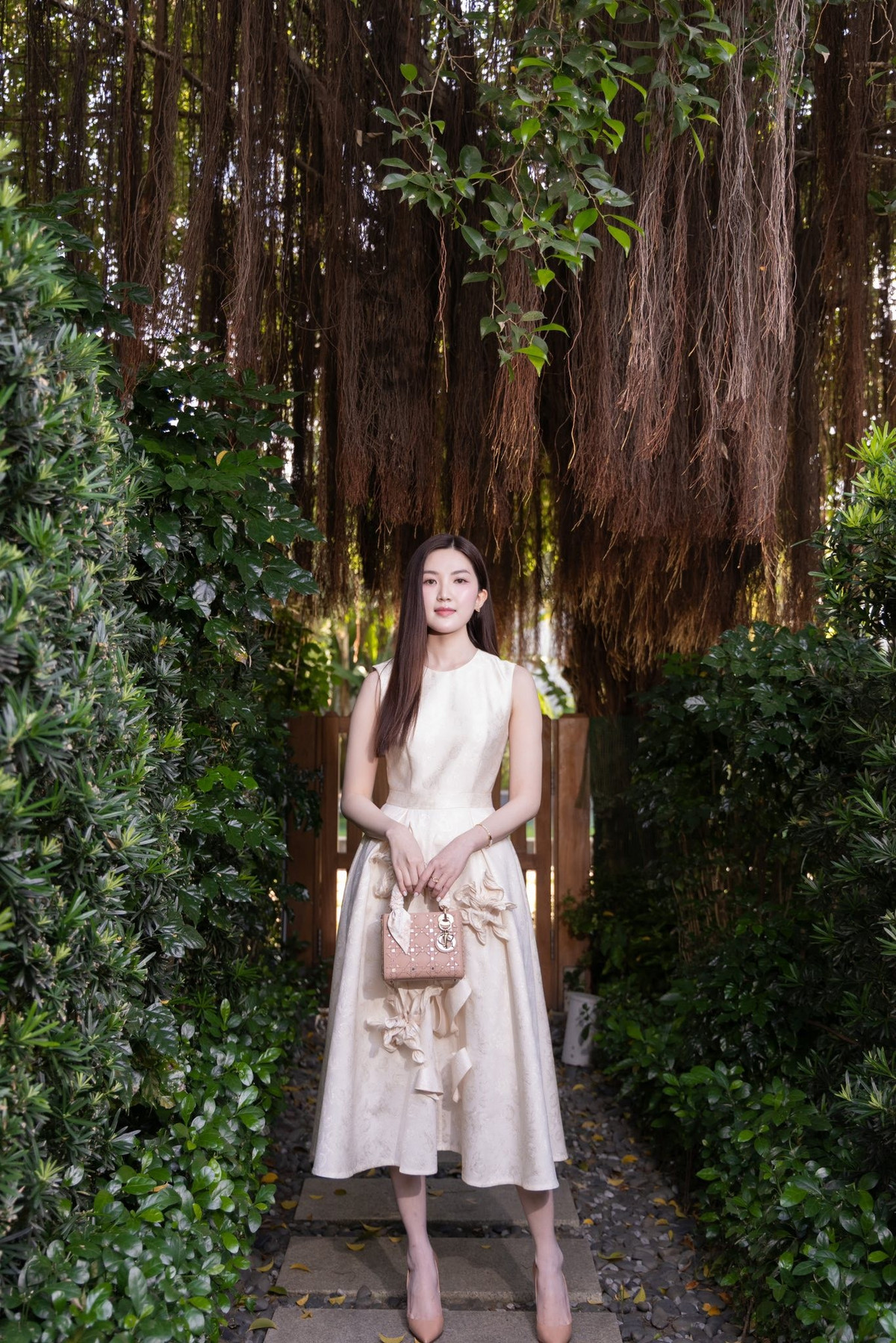 Song cũng đã khá lâu, cộng đồng mạng chưa thấy Lương Thanh trở lại màn ảnh, thay vào đó, cô tham dự một số sự kiện, làm người mẫu và tận hưởng cuộc sống.