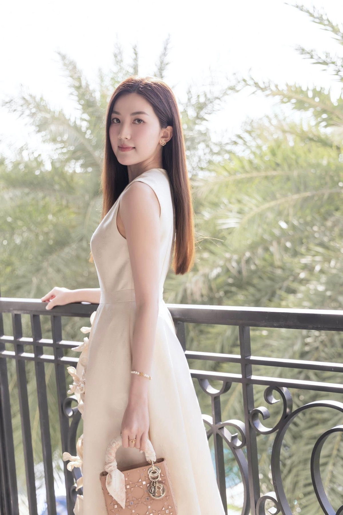 Nữ diễn viên VFC này cũng theo đuổi style nữ tính, thục nữ.