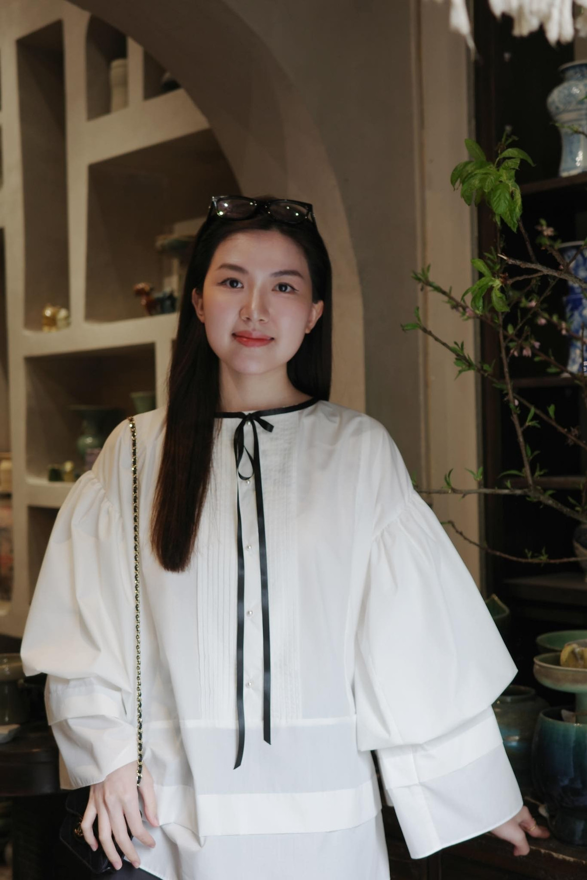 Tuy nhiên, điều để lại dấu ấn nhất trong sự nghiệp diễn xuất của mỹ nhân truyền hình này lại là vai phản diện, tiểu tam trong phim Hoa Hồng Trên Ngực Trái.